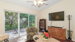 Close to Beaches, Downtown, Restaurants & Parks!